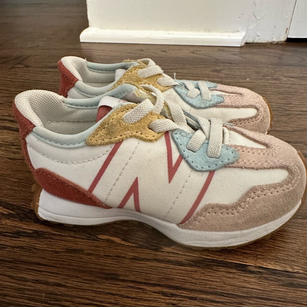 New Balance sneakers, size 6!